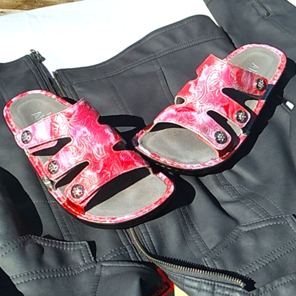 Women's Alegria pink 💗velcro straps sandals sz 39